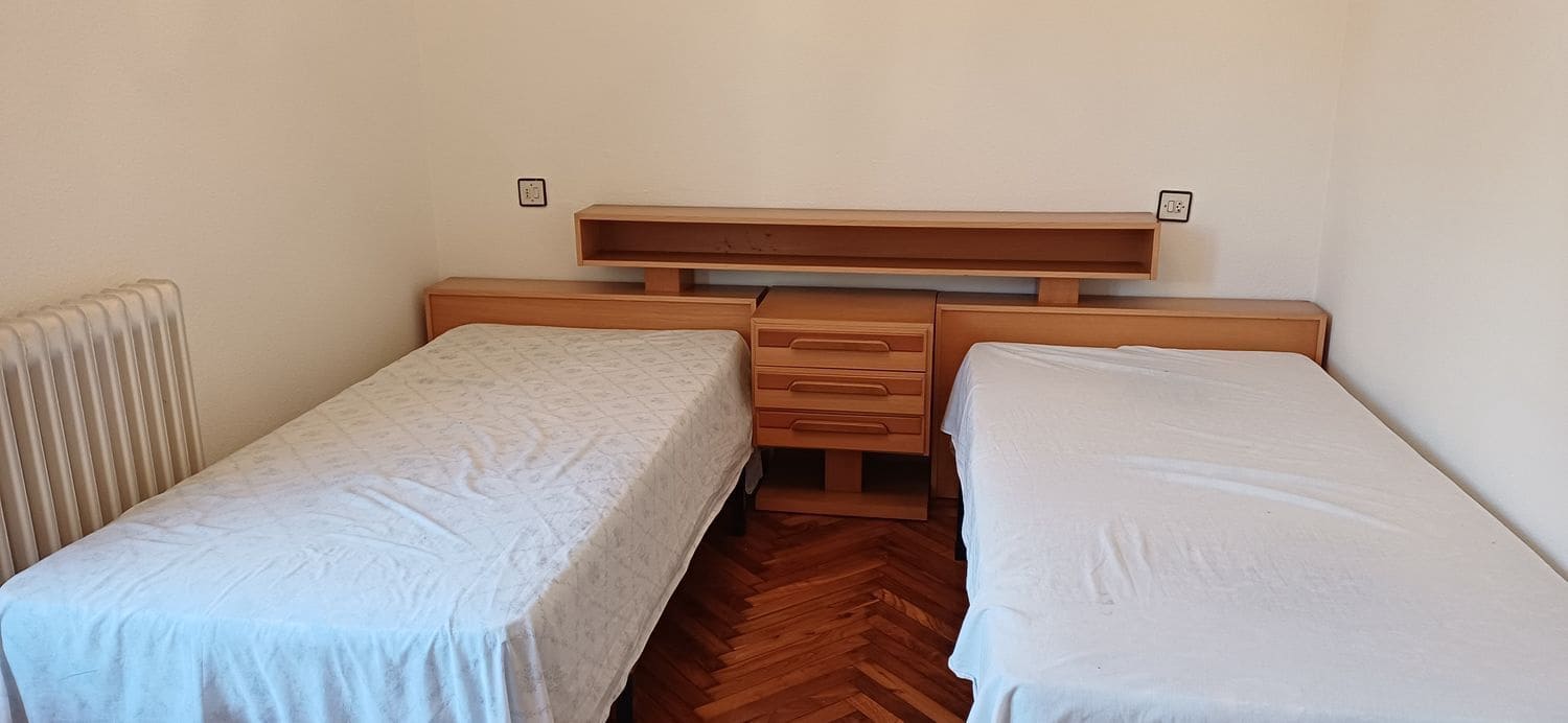 3 makuuhuone Huoneisto vuokrattavana paikassa Gijon mukana 
autotalli - 950 € (Ref: 9503733)