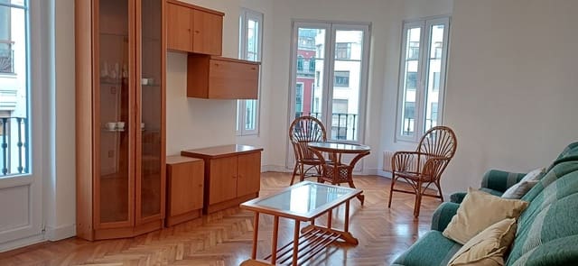 3 makuuhuone Huoneisto vuokrattavana paikassa Centro Urbano, Gijón mukana 
autotalli - 950 € (Ref: 9503733)