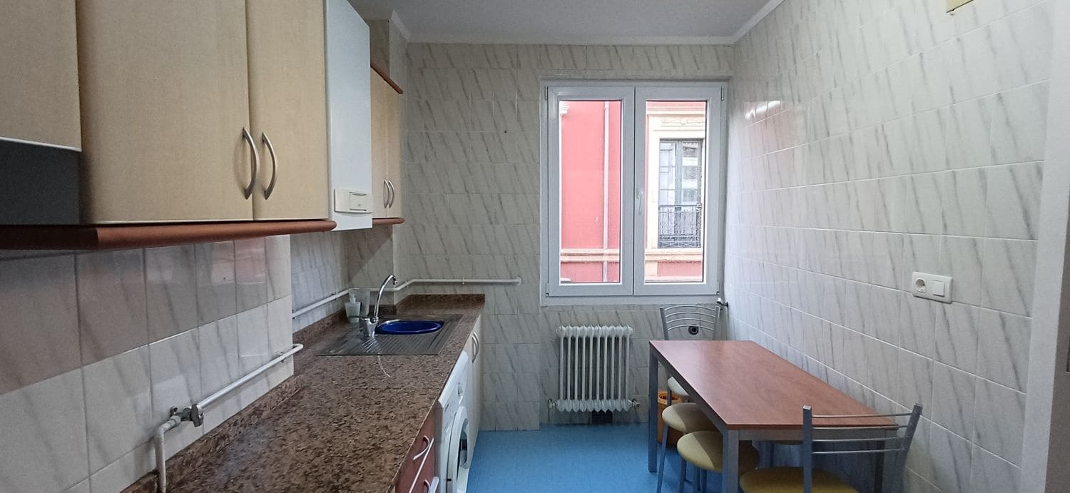 3 makuuhuone Huoneisto vuokrattavana paikassa Gijon mukana 
autotalli - 950 € (Ref: 9503733)