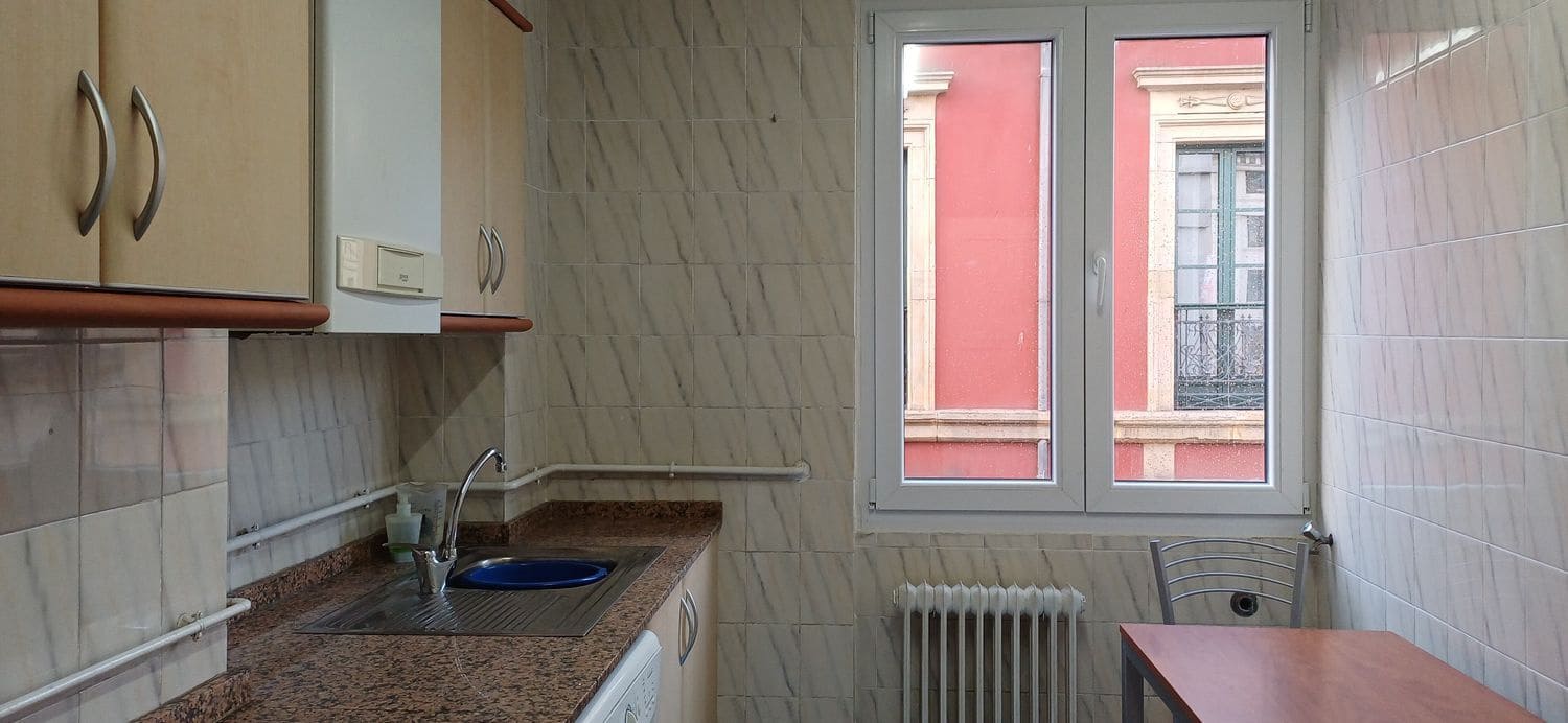 3 makuuhuone Huoneisto vuokrattavana paikassa Gijon mukana 
autotalli - 950 € (Ref: 9503733)