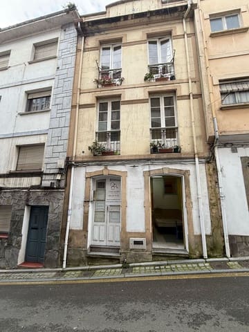 4 bedroom Townhouse for sale in Cudillero with garage - € 125,000 (Ref: 9508406)