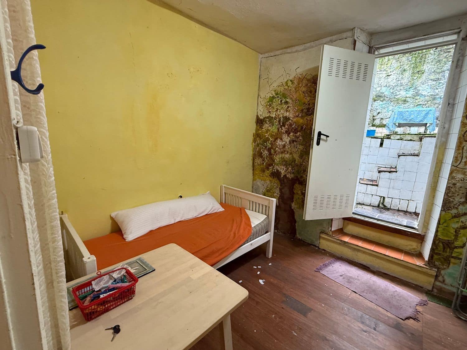 4 bedroom Townhouse for sale in Cudillero with garage - € 125,000 (Ref: 9508406)