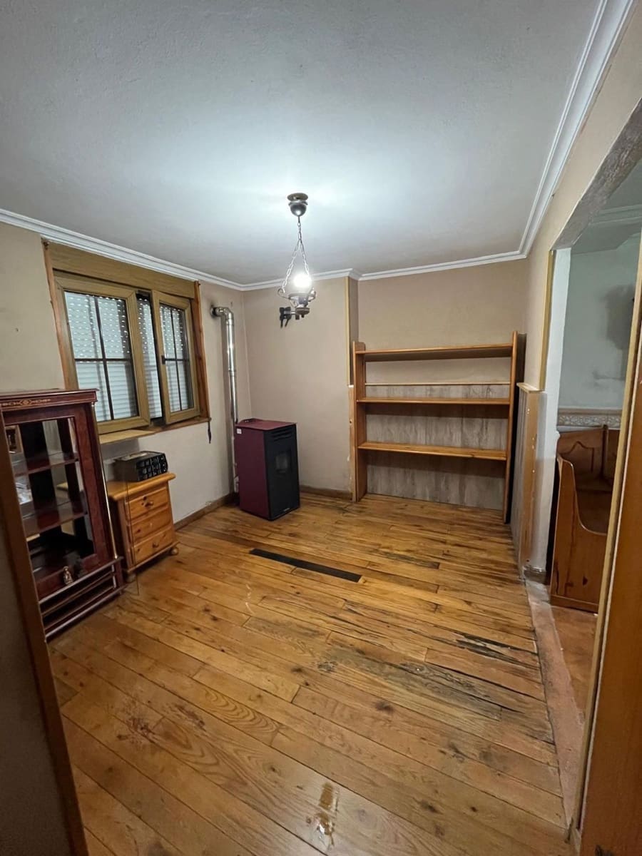 5 bedroom Finca/Country House for sale in Onis with garage - € 167,000 (Ref: 9508407)