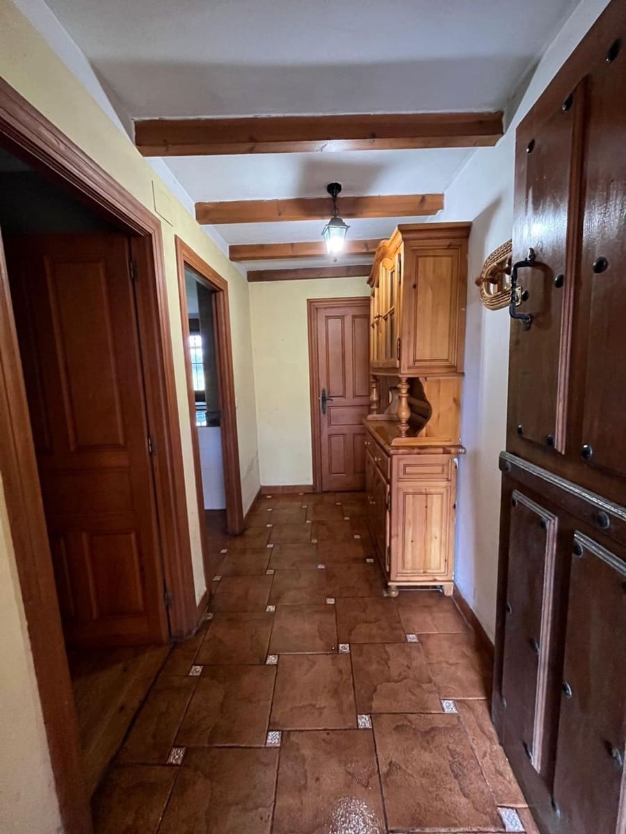 5 bedroom Finca/Country House for sale in Onis with garage - € 167,000 (Ref: 9508407)