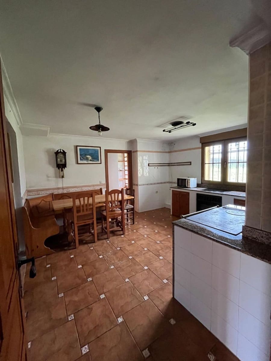 5 bedroom Finca/Country House for sale in Onis with garage - € 167,000 (Ref: 9508407)