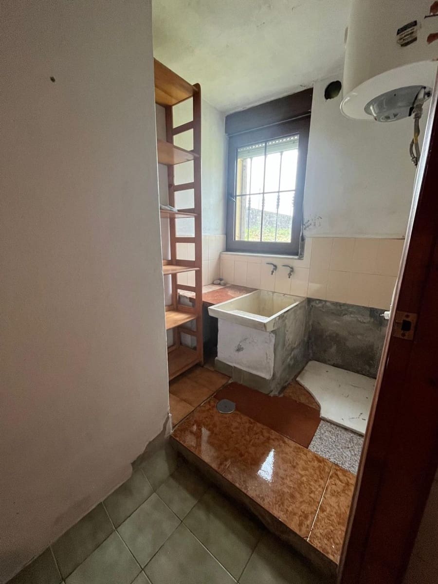 5 bedroom Finca/Country House for sale in Onis with garage - € 167,000 (Ref: 9508407)