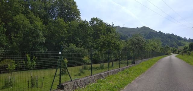 5 bedroom Finca/Country House for sale in Onís with garage - € 167,000 (Ref: 9508407)