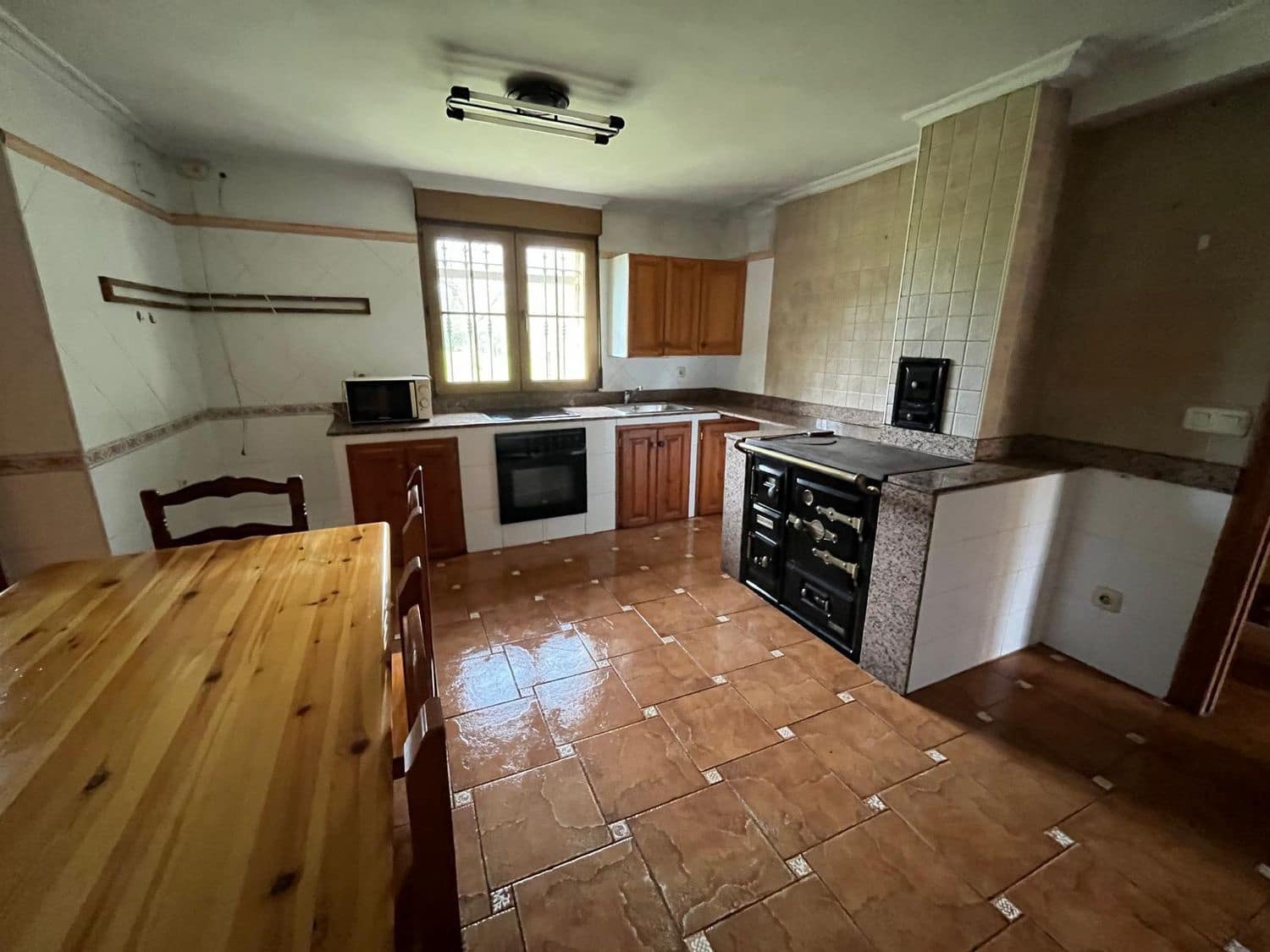 5 bedroom Finca/Country House for sale in Onis with garage - € 167,000 (Ref: 9508407)