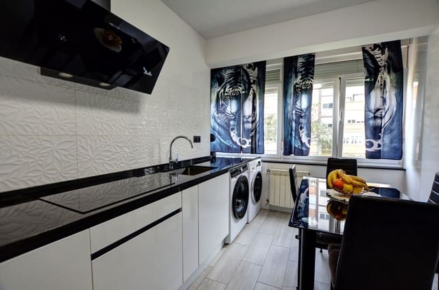 3 soveværelse Lejlighed til salg i Centro Urbano, Gijón med garage - € 165.000 (Ref: 9523990)