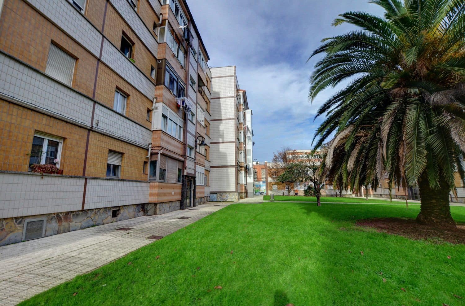 3 soveværelse Lejlighed til salg i Gijon med garage - € 165.000 (Ref: 9523990)