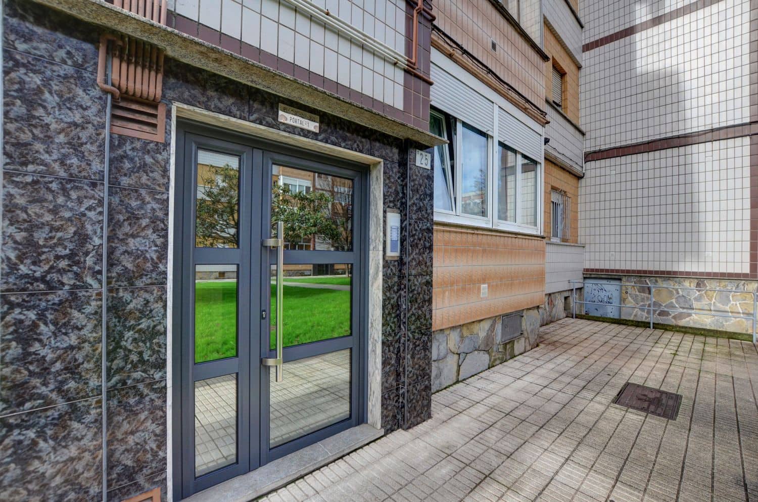 3 soveværelse Lejlighed til salg i Gijon med garage - € 165.000 (Ref: 9523990)