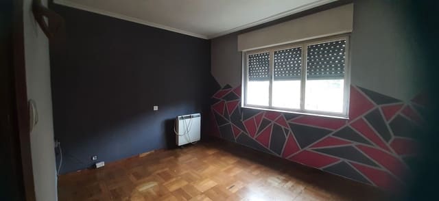 3 soverom Leilighet til salgs i Mieres med garasje - € 65 000 (Ref: 9529266)
