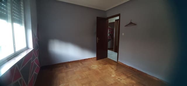 3 soverom Leilighet til salgs i Mieres med garasje - € 65 000 (Ref: 9529266)