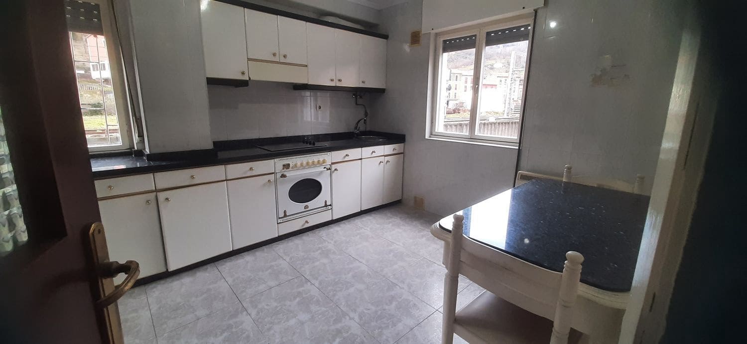 3 soverom Leilighet til salgs i Mieres med garasje - € 65 000 (Ref: 9529266)