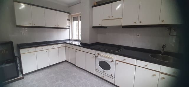 3 soverom Leilighet til salgs i Mieres med garasje - € 65 000 (Ref: 9529266)