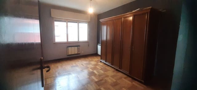 3 soverom Leilighet til salgs i Mieres med garasje - € 65 000 (Ref: 9529266)