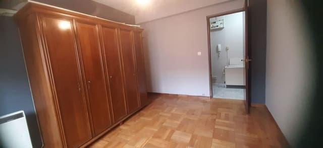 3 soverom Leilighet til salgs i Mieres med garasje - € 65 000 (Ref: 9529266)
