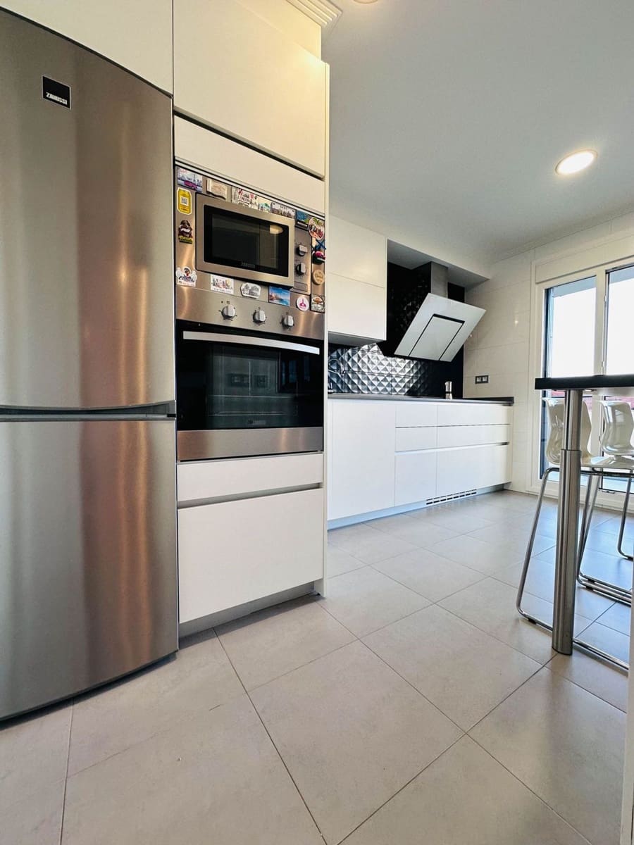 3 slaapkamer Appartement te koop in Gijon met garage - € 274.900 (Ref: 9543098)