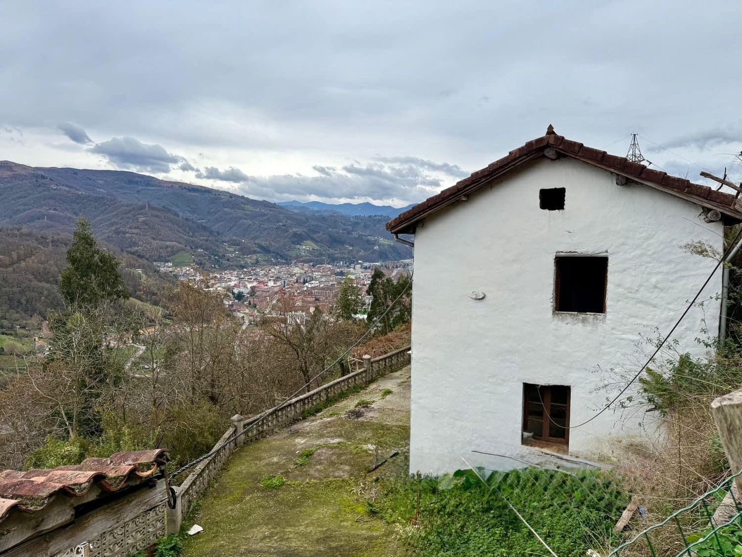 4 soveværelse Finca/Landehus til salg i Mieres med garage - € 29.900 (Ref: 9543101)