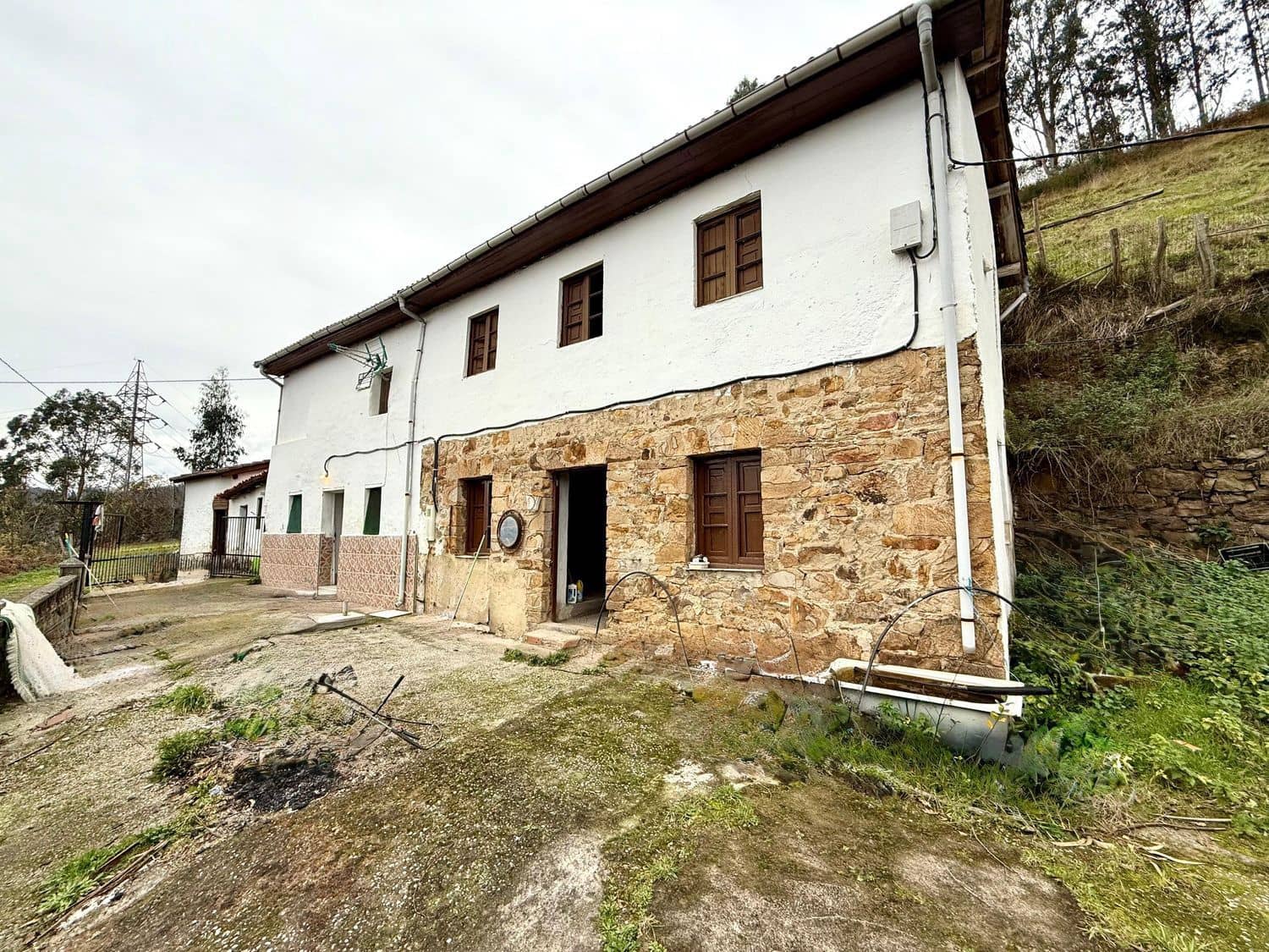 4 soveværelse Finca/Landehus til salg i Mieres med garage - € 29.900 (Ref: 9543101)