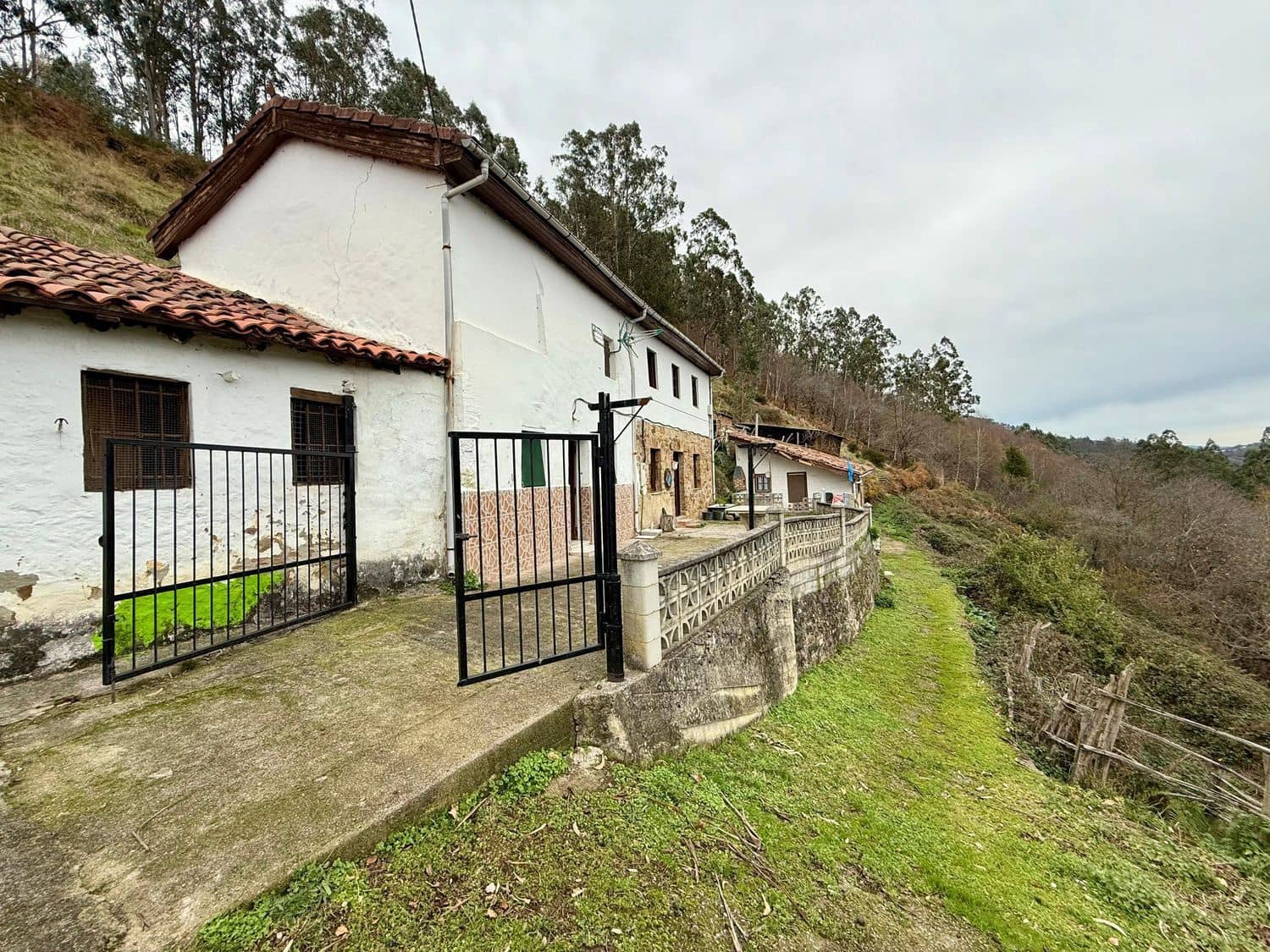 4 soveværelse Finca/Landehus til salg i Mieres med garage - € 29.900 (Ref: 9543101)