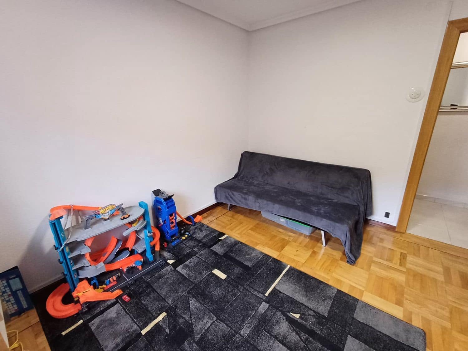 3 makuuhuone Huoneisto myytävänä paikassa Aviles mukana 
autotalli - 110 000 € (Ref: 9547390)