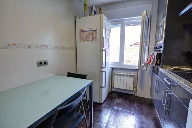 4 slaapkamer Appartement te koop in Avilés met garage - € 145.000 (Ref: 9547391)
