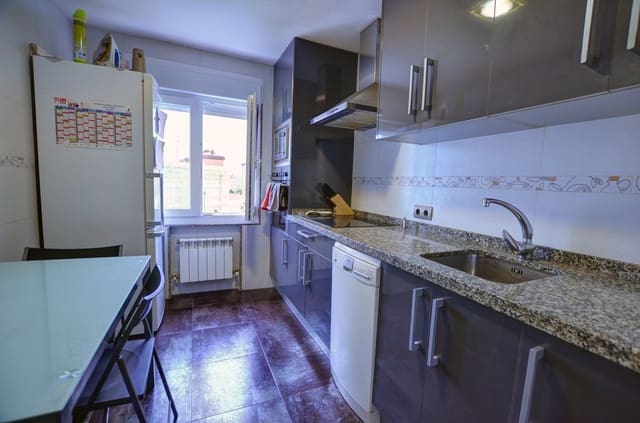 4 slaapkamer Appartement te koop in Avilés met garage - € 145.000 (Ref: 9547391)