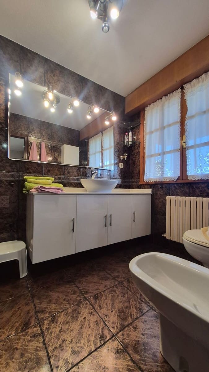 5 soveværelse Villa til salg i Gijon med swimmingpool garage - € 930.000 (Ref: 9550850)