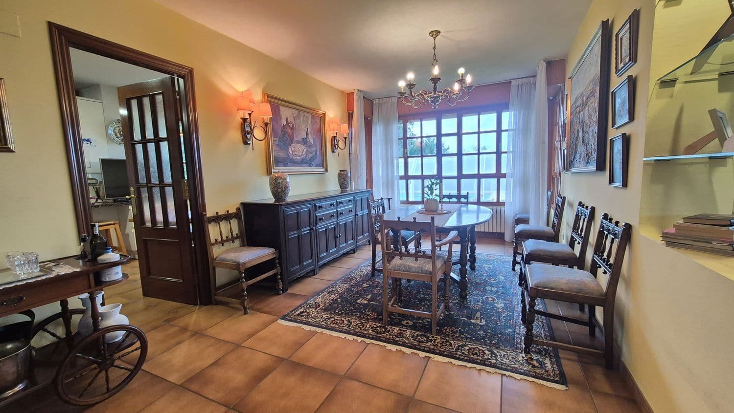 5 soveværelse Villa til salg i Gijon med swimmingpool garage - € 930.000 (Ref: 9550850)