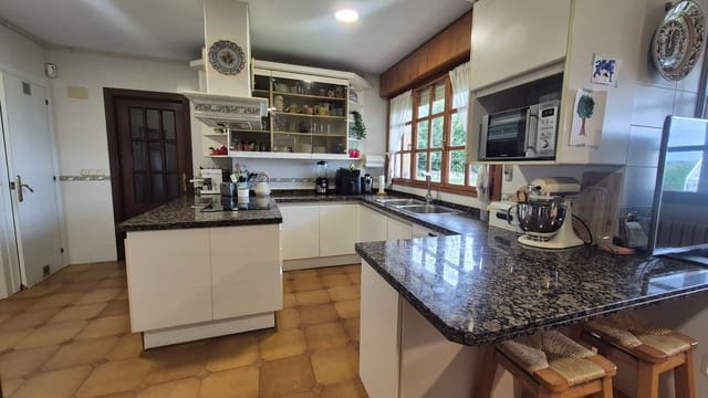 5 soverom Villa til salgs i Gijón med svømmebasseng garasje - € 930 000 (Ref: 9550850)