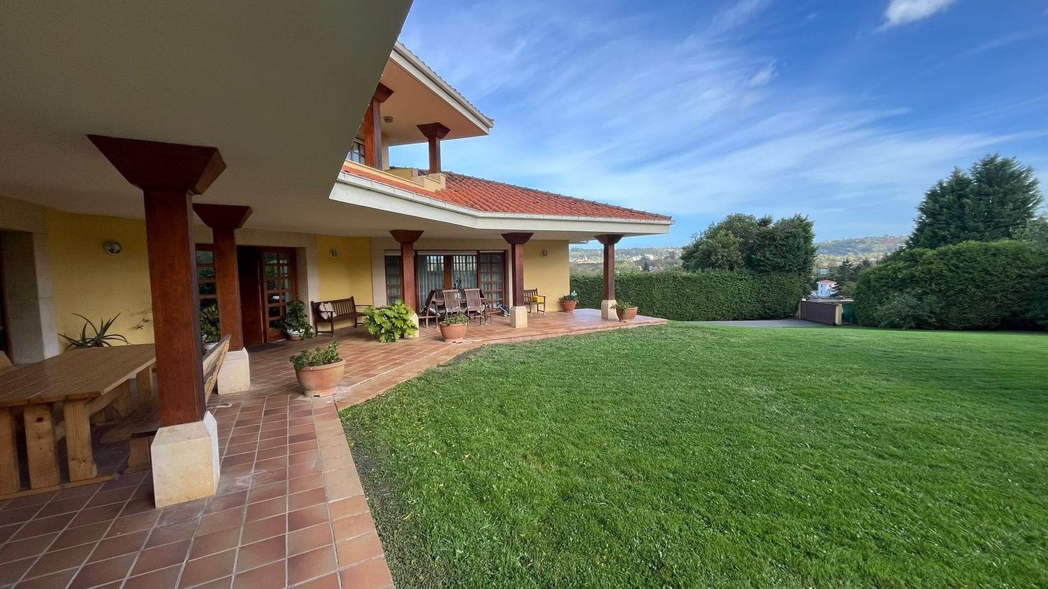 5 soveværelse Villa til salg i Gijon med swimmingpool garage - € 930.000 (Ref: 9550850)