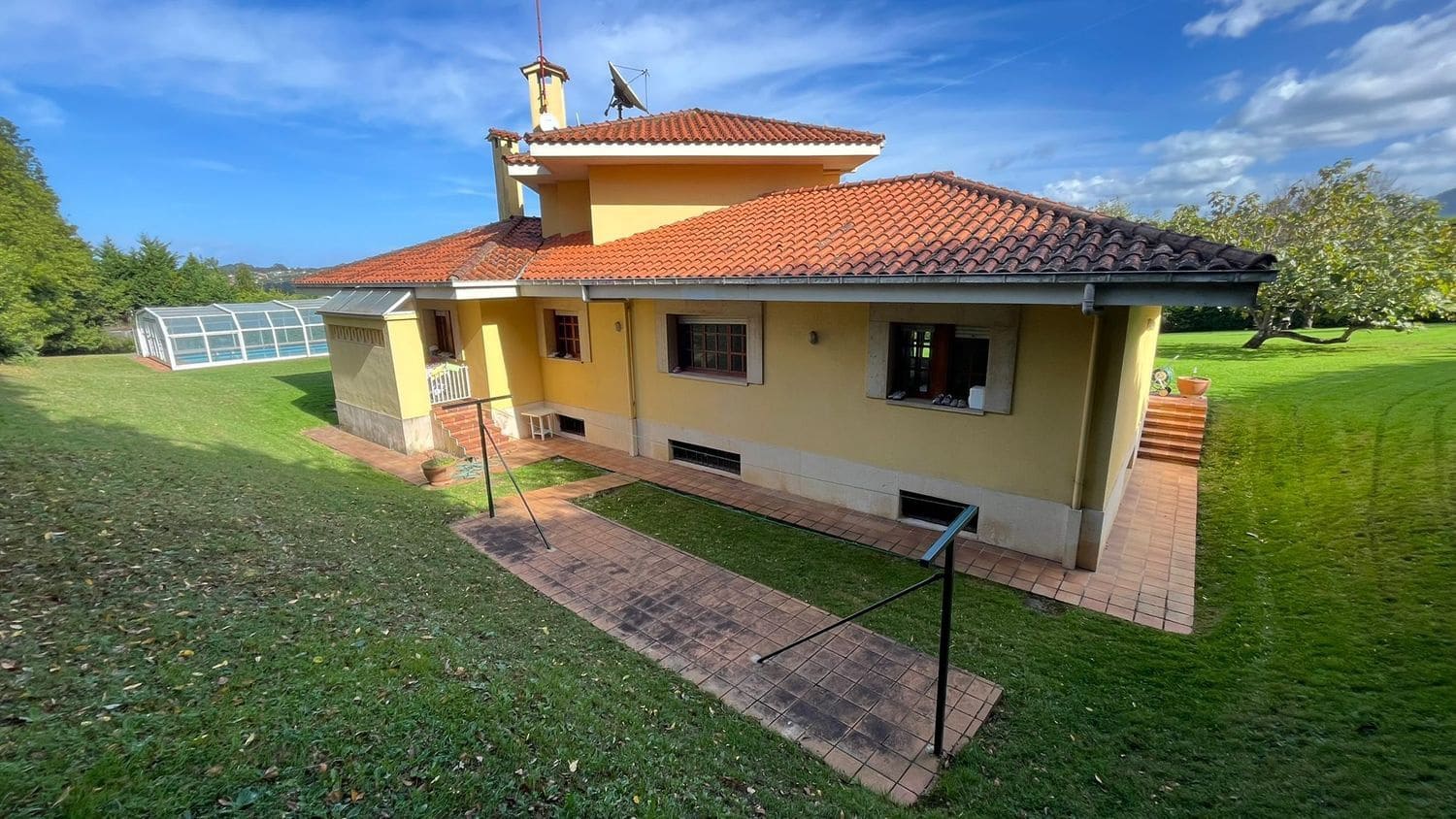 5 soveværelse Villa til salg i Gijon med swimmingpool garage - € 930.000 (Ref: 9550850)