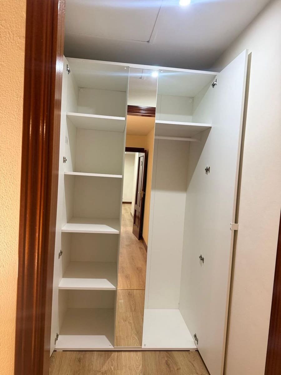 1 Zimmer Apartment zu vermieten in Oviedo mit Garage - 850 € (Ref: 9554380)