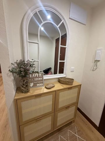 1 slaapkamer Appartement te huur in Centro Urbano, Oviedo met garage - € 850 (Ref: 9554380)