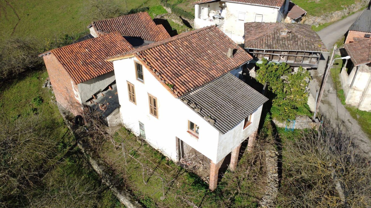 5 slaapkamer Finca/Landhuis te koop in Salas met garage - € 87.900 (Ref: 9554382)