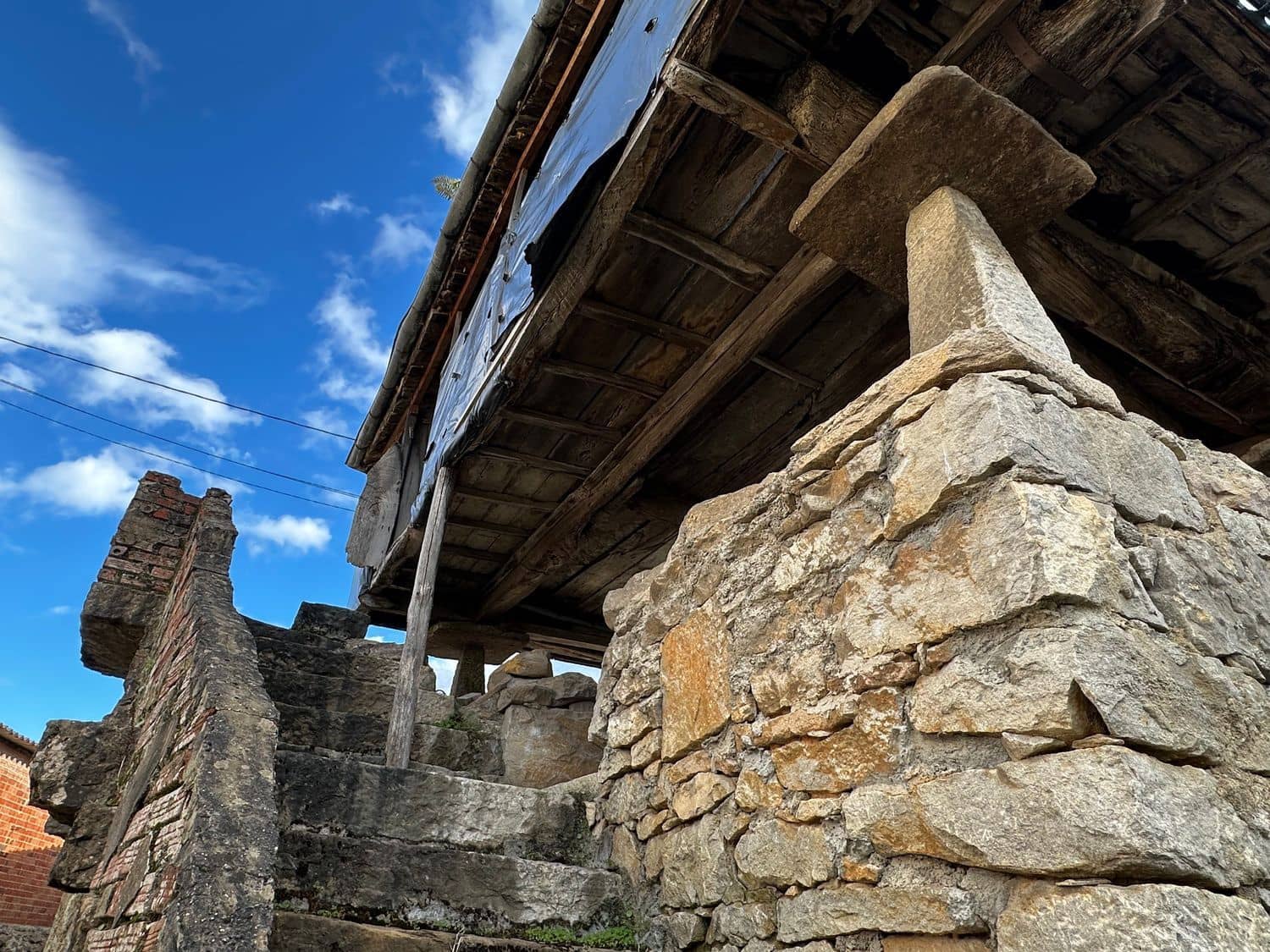 5 slaapkamer Finca/Landhuis te koop in Salas met garage - € 87.900 (Ref: 9554382)