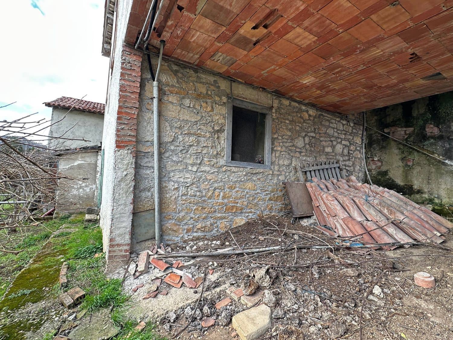 5 slaapkamer Finca/Landhuis te koop in Salas met garage - € 87.900 (Ref: 9554382)