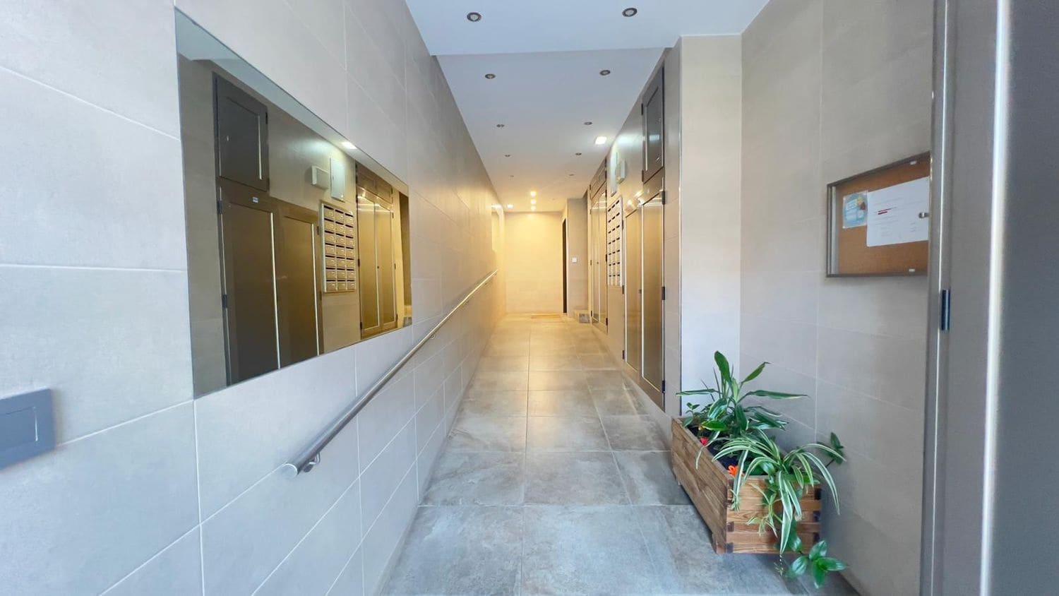 3 bedroom Apartment for rent in Gijon with garage - € 700 (Ref: 9568052)