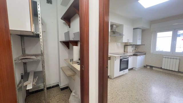 3 sovrum Lägenhet att hyra i Centro Urbano, Gijón med garage - 700 € (Ref: 9568052)