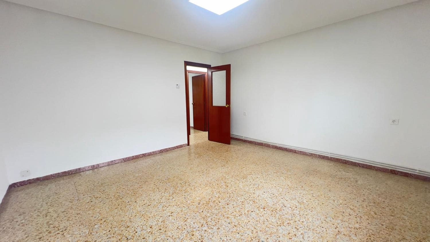 3 bedroom Apartment for rent in Gijon with garage - € 700 (Ref: 9568052)