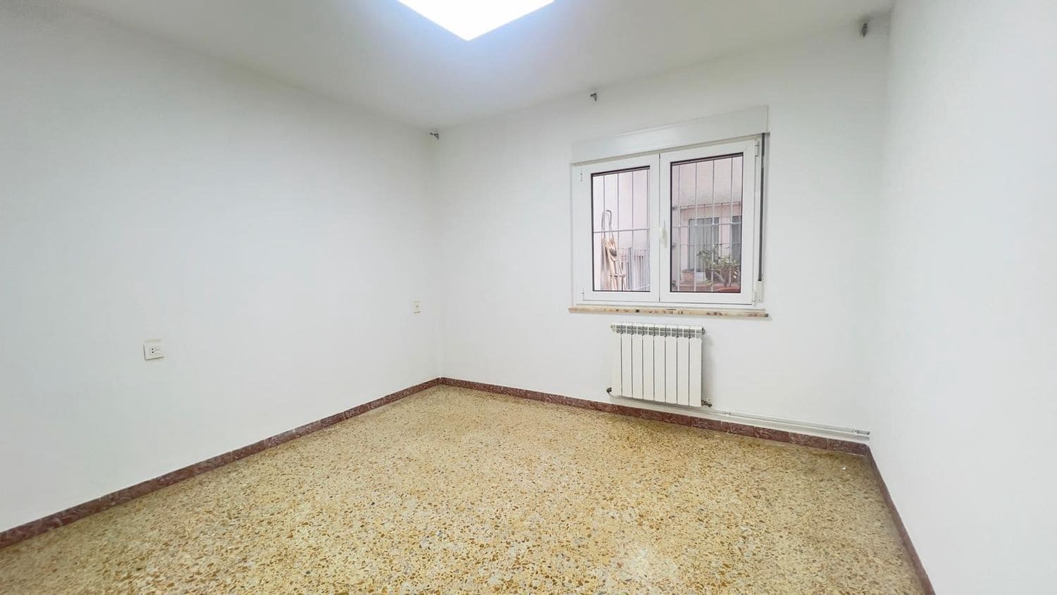 3 bedroom Apartment for rent in Gijon with garage - € 700 (Ref: 9568052)