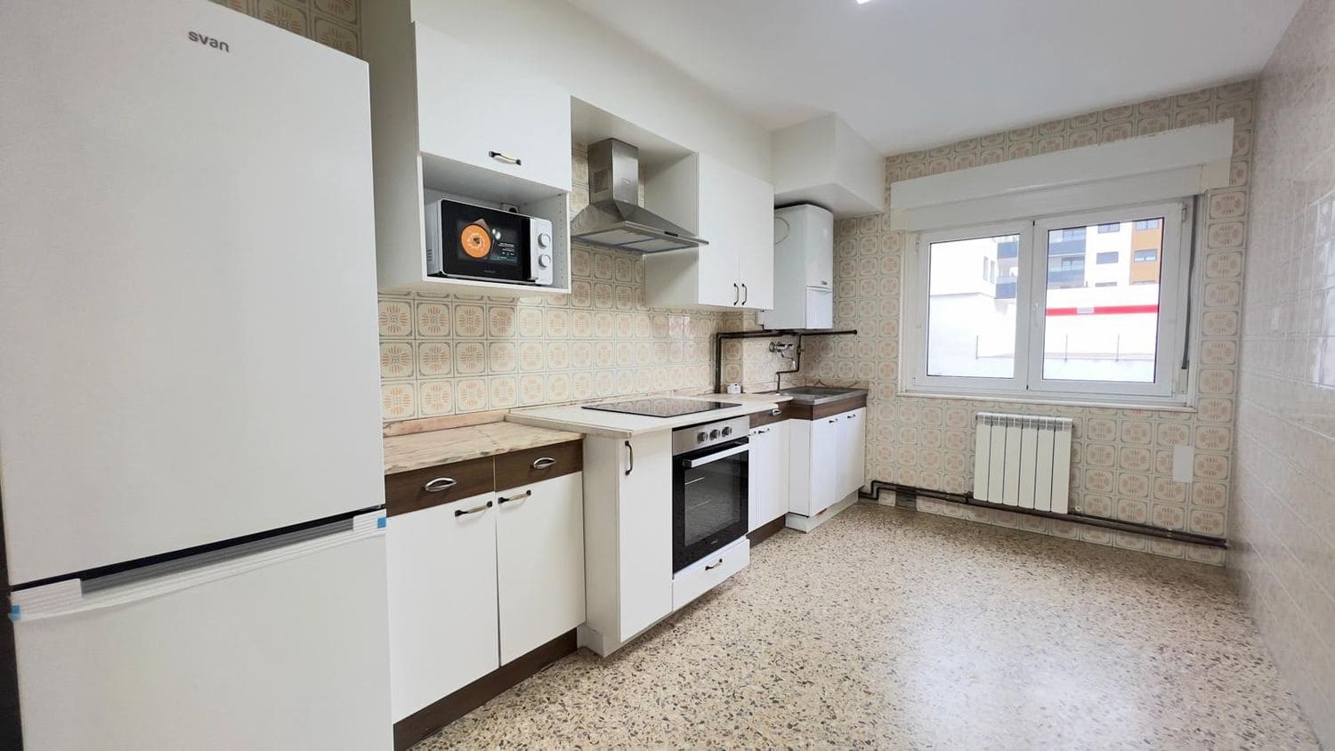 3 bedroom Apartment for rent in Gijon with garage - € 700 (Ref: 9568052)