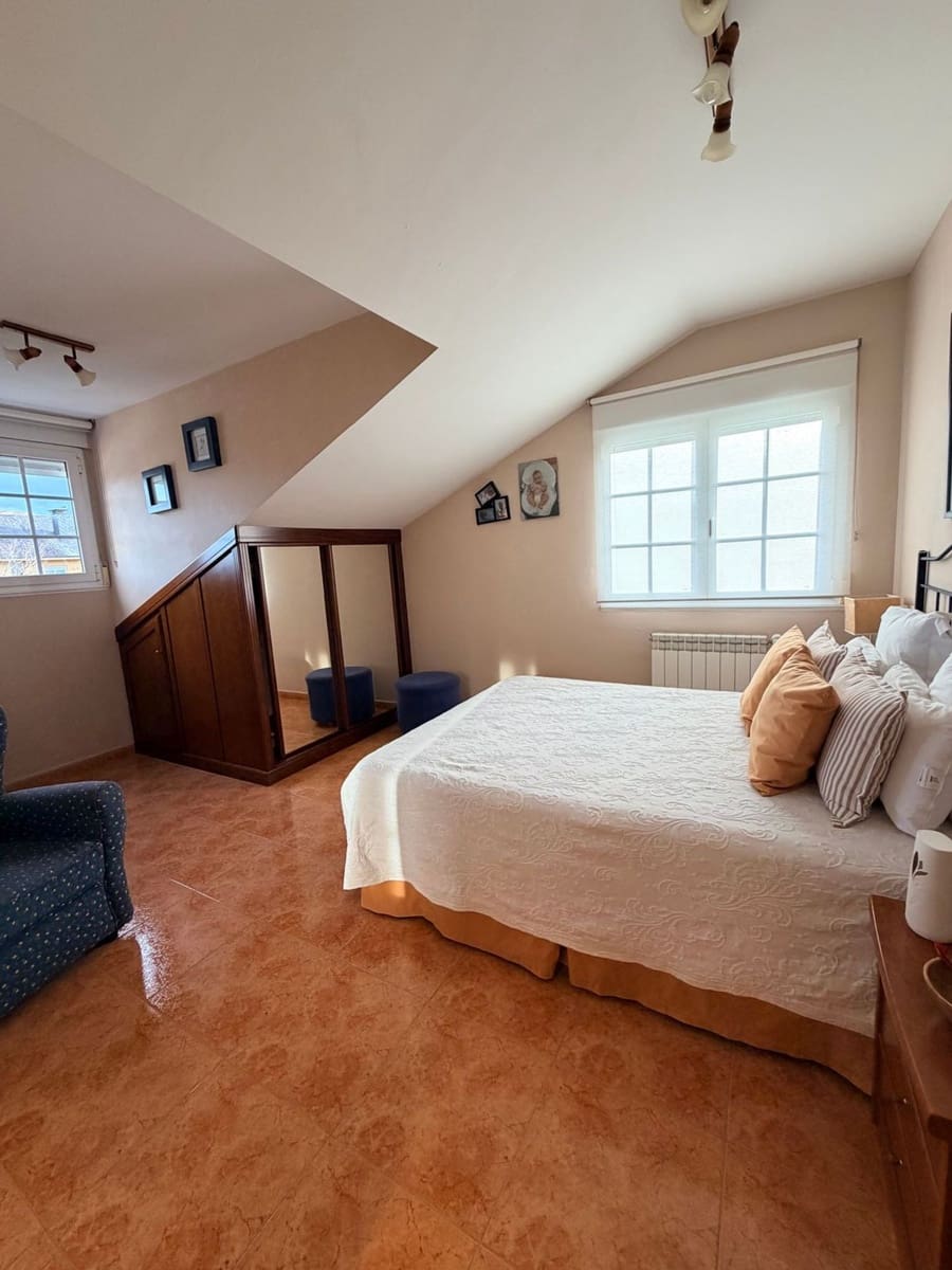 6 makuuhuone Huvila myytävänä paikassa Luarca mukana 
autotalli - 660 000 € (Ref: 9568055)