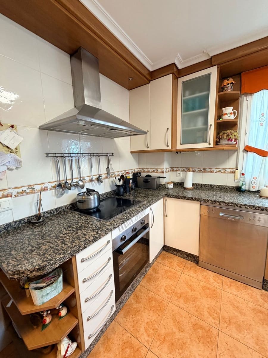 6 makuuhuone Huvila myytävänä paikassa Luarca mukana 
autotalli - 660 000 € (Ref: 9568055)