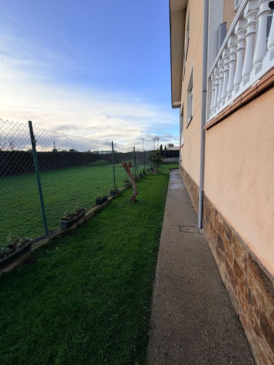 6 makuuhuone Huvila myytävänä paikassa Luarca mukana 
autotalli - 660 000 € (Ref: 9568055)