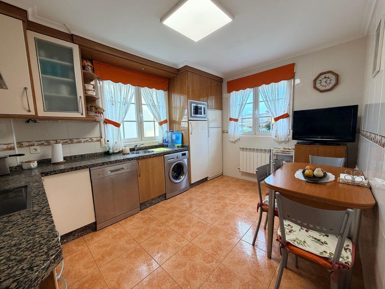 6 makuuhuone Huvila myytävänä paikassa Luarca mukana 
autotalli - 660 000 € (Ref: 9568055)