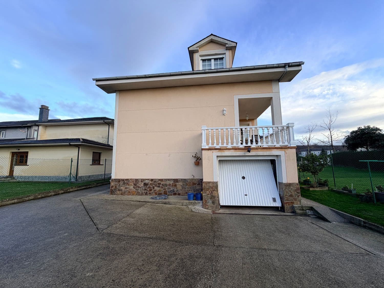 6 makuuhuone Huvila myytävänä paikassa Luarca mukana 
autotalli - 660 000 € (Ref: 9568055)