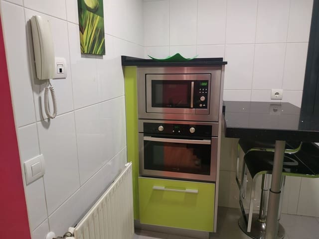 1 sovrum Lägenhet att hyra i Centro Urbano, Gijón med garage - 720 € (Ref: 9570341)