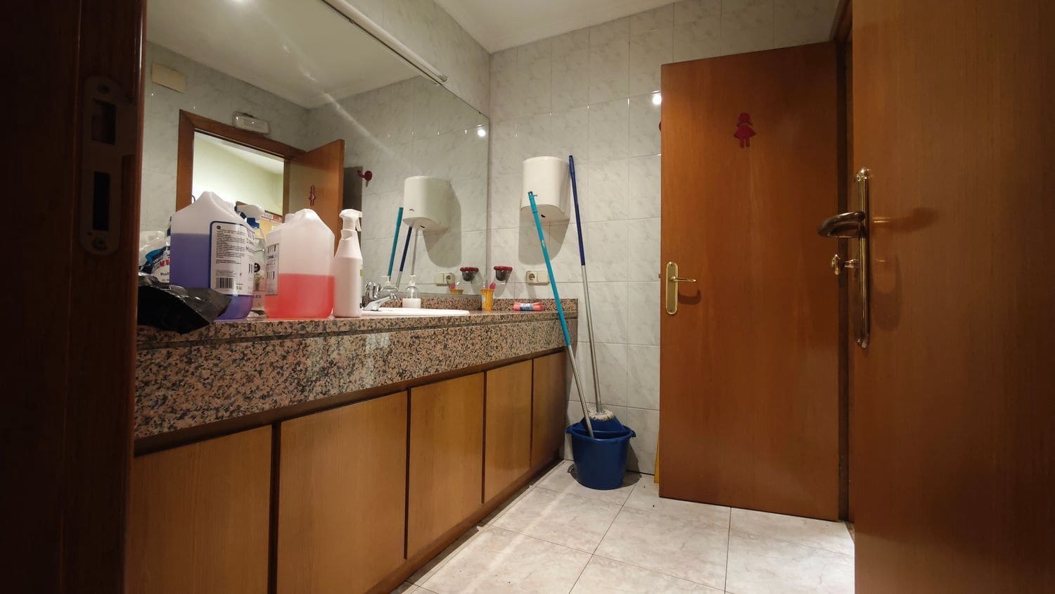 Commercieel te koop in Gijon - € 770.000 (Ref: 9573717)